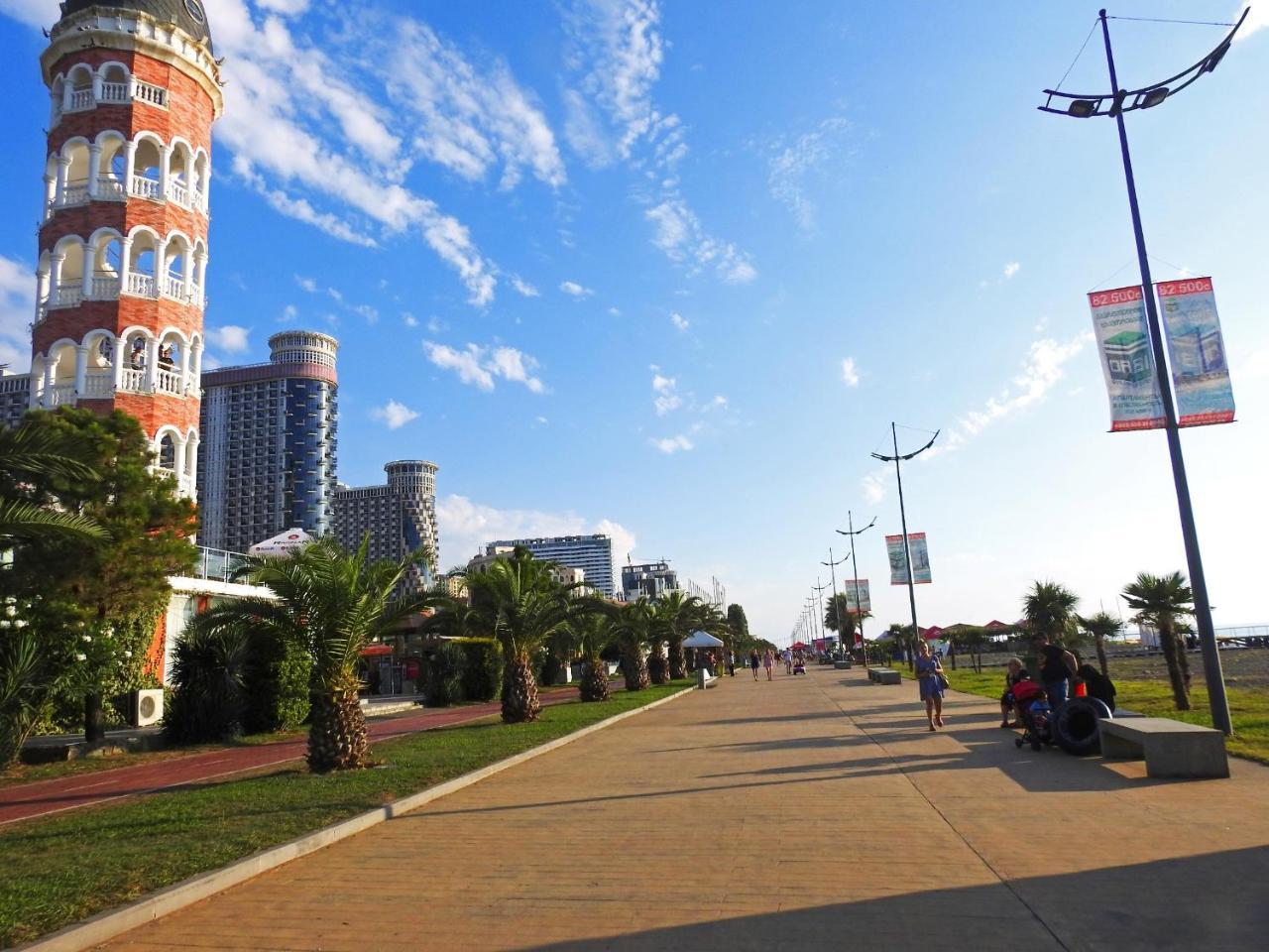 Real Palace Apartment Batumi Bagian luar foto